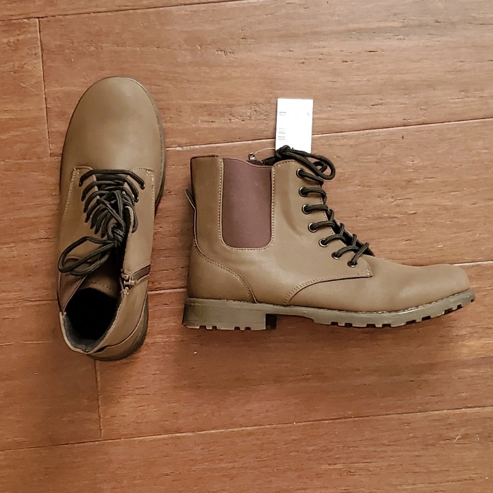 NWT Boys Boots